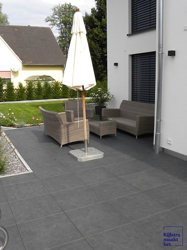 SolidSquare_keramisch_60x60x3_cm_puzzolato_nero-1